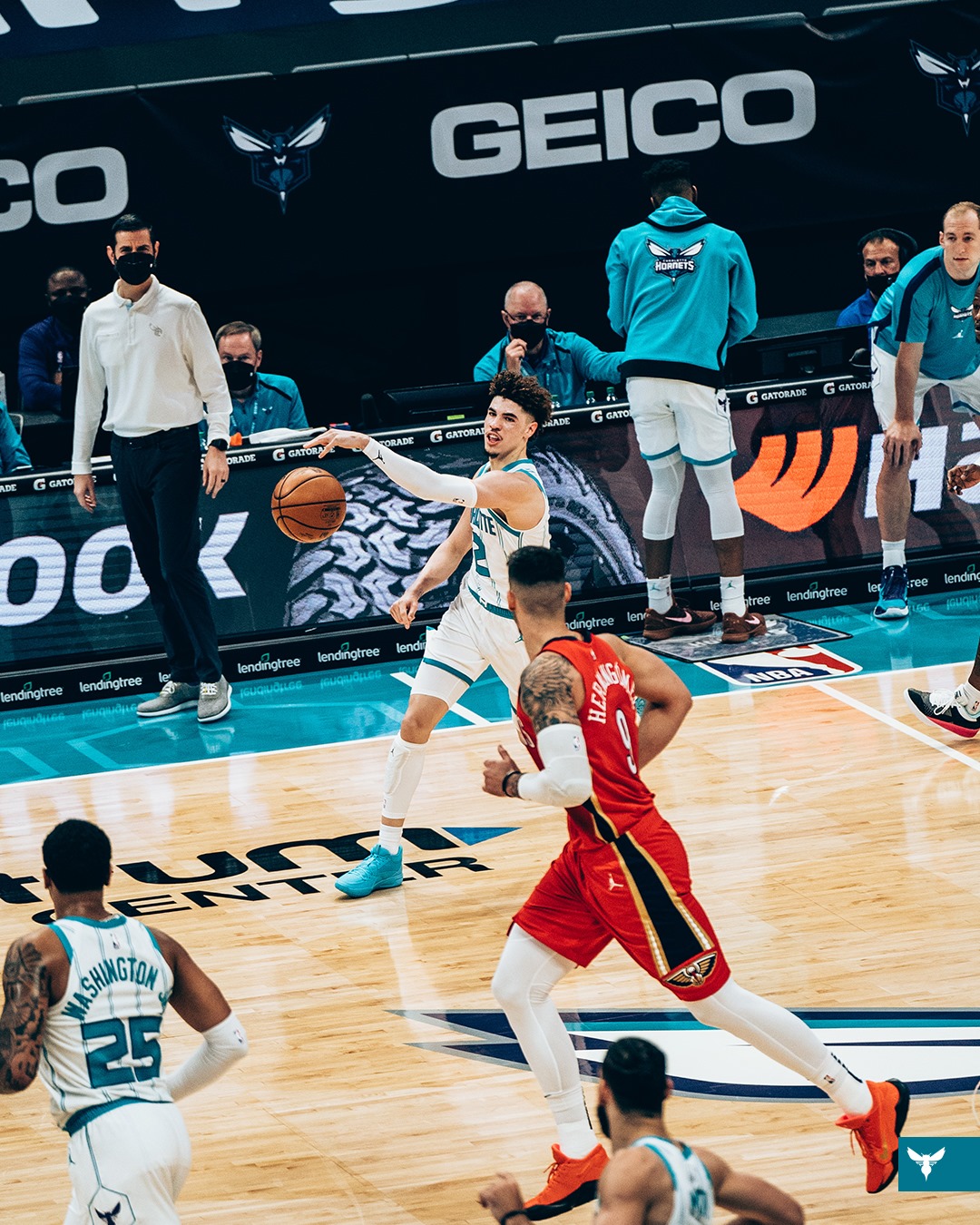 LaMelo Ball thất thủ trước anh trai Lonzo trong cuộc đối đầu kịch tính - Ảnh 3.