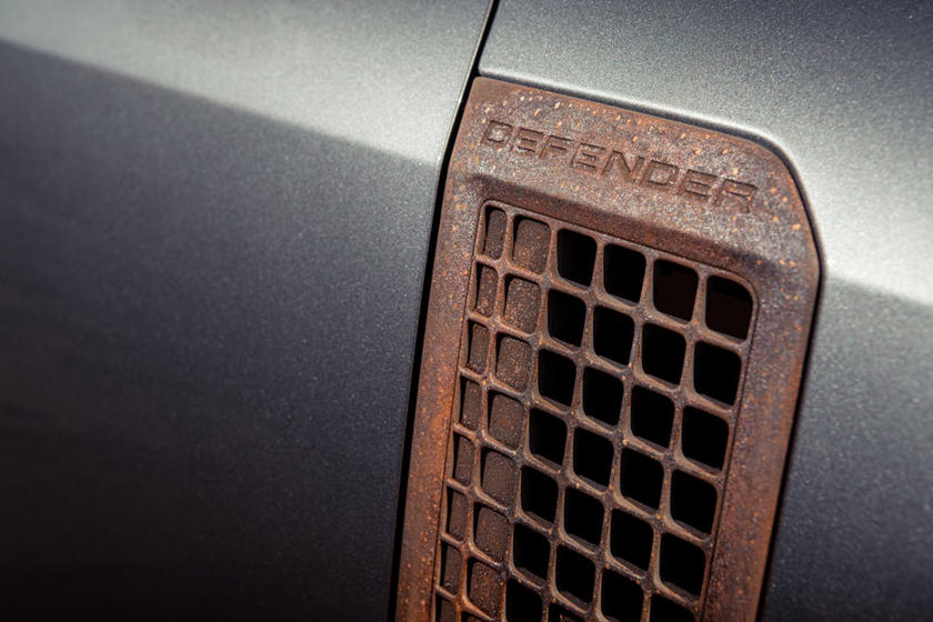 Land Rover Defender độ kiểu rỉ sét cho nhà giàu thích chơi trội - Ảnh 4.