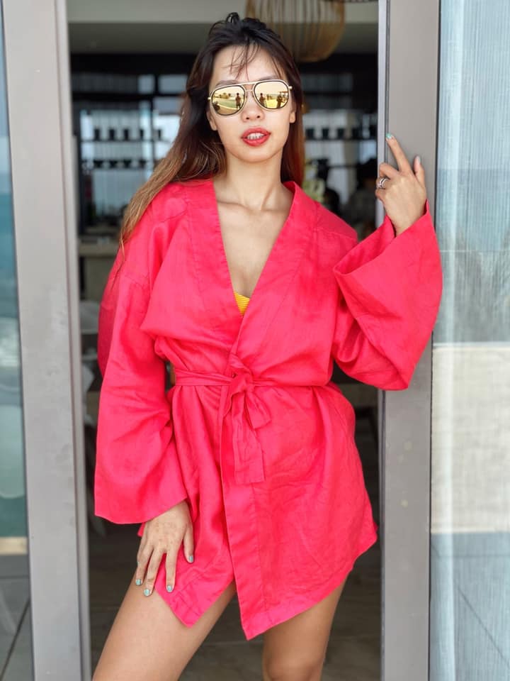 Hà Anh gây lú với khoảnh khắc trông như nude 100% ngay trước cửa kính, netizen nhìn mà hồi hộp thay cho người ở dưới - Ảnh 6. Hà Anh gây lú với khoảnh khắc trông như nude 100% ngay trước cửa kính, netizen nhìn mà hồi hộp thay cho người ở dưới - Ảnh 6.