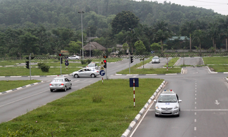 Sở GTVT Hà Nội tạm dừng tổ chức sát hạch cấp giấy phép lái xe - Ảnh 1.