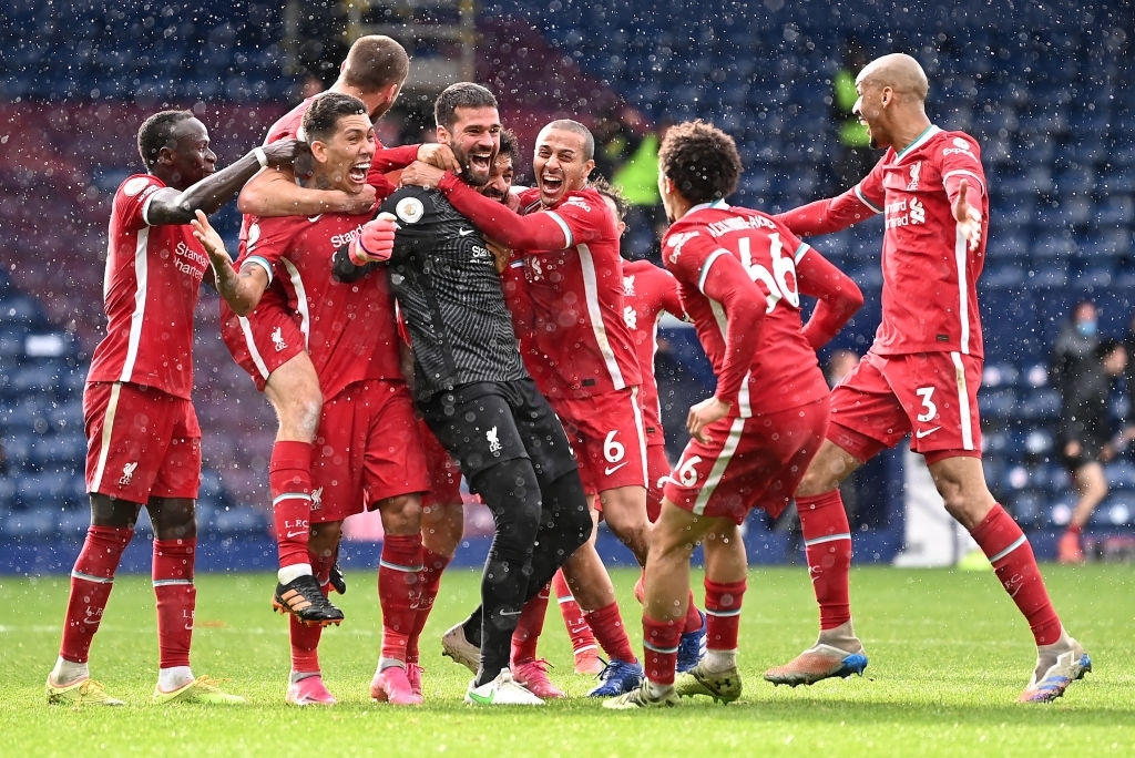 Thủ môn Alisson rơi nước mắt, tiết lộ lý do giúp anh ghi bàn phút cuối hồi sinh Liverpool - Ảnh 2.