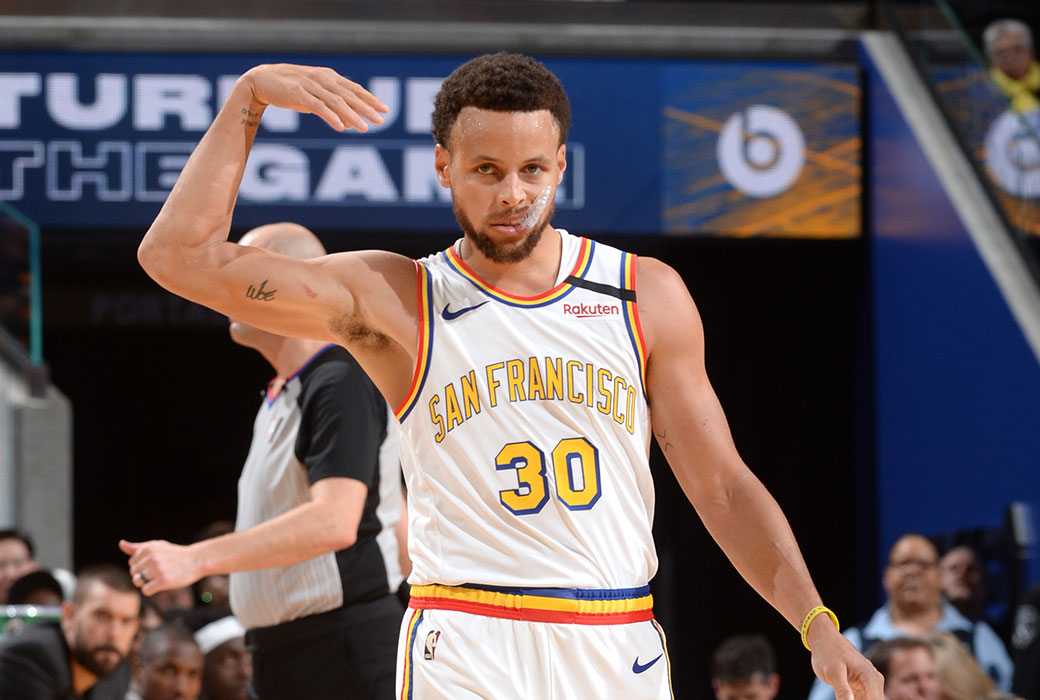 Nhìn lại mùa giải phi thường của Stephen Curry - Ảnh 2.