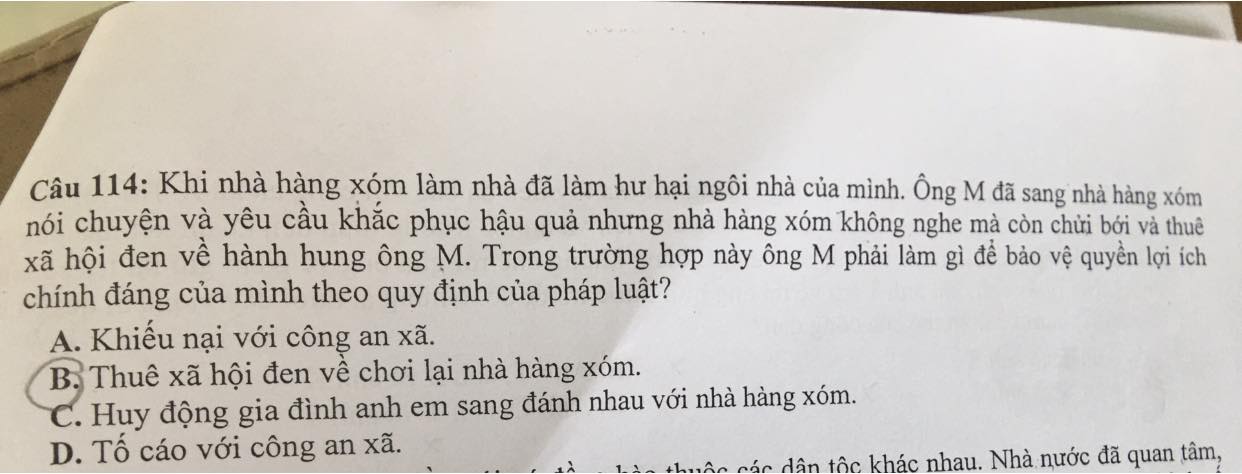 Đề thi nêu tình huống &quot;hàng xóm thuê xã hội đen hành hung mình thì phải làm sao?&quot;, ngó xuống phần đáp án học sinh cười 7 ngày 3 đêm chưa tỉnh - Ảnh 2.