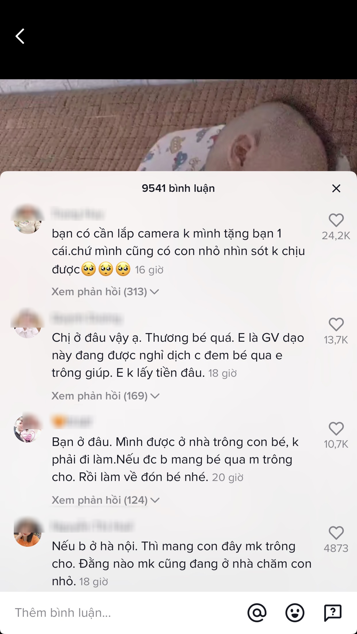 Quay cảnh khoá cửa phòng trọ để con nằm ngủ một mình vì bận đi làm, mẹ trẻ rơi nước mắt trước phản ứng của dân mạng - Ảnh 3.