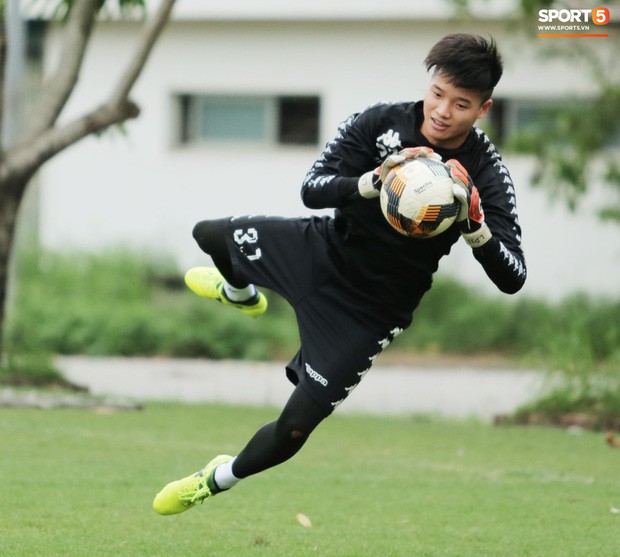 Quảng Nam mượn thành công thủ môn &quot;tội đồ&quot; tại Sea Game 29 của Hà Nội FC - Ảnh 1.