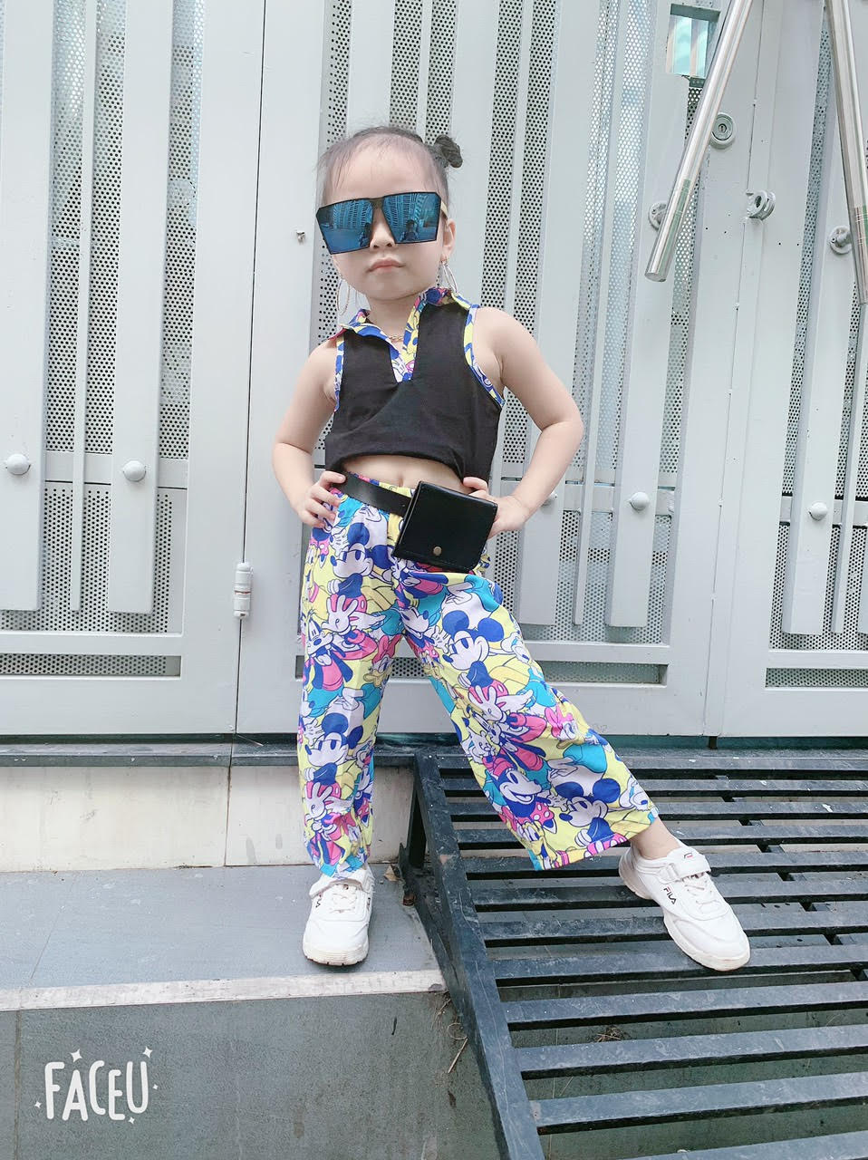 Làm “mẫu ruột” bán hàng online, bé gái giúp shop của mẹ tha hồ đắt khách - Ảnh 8.