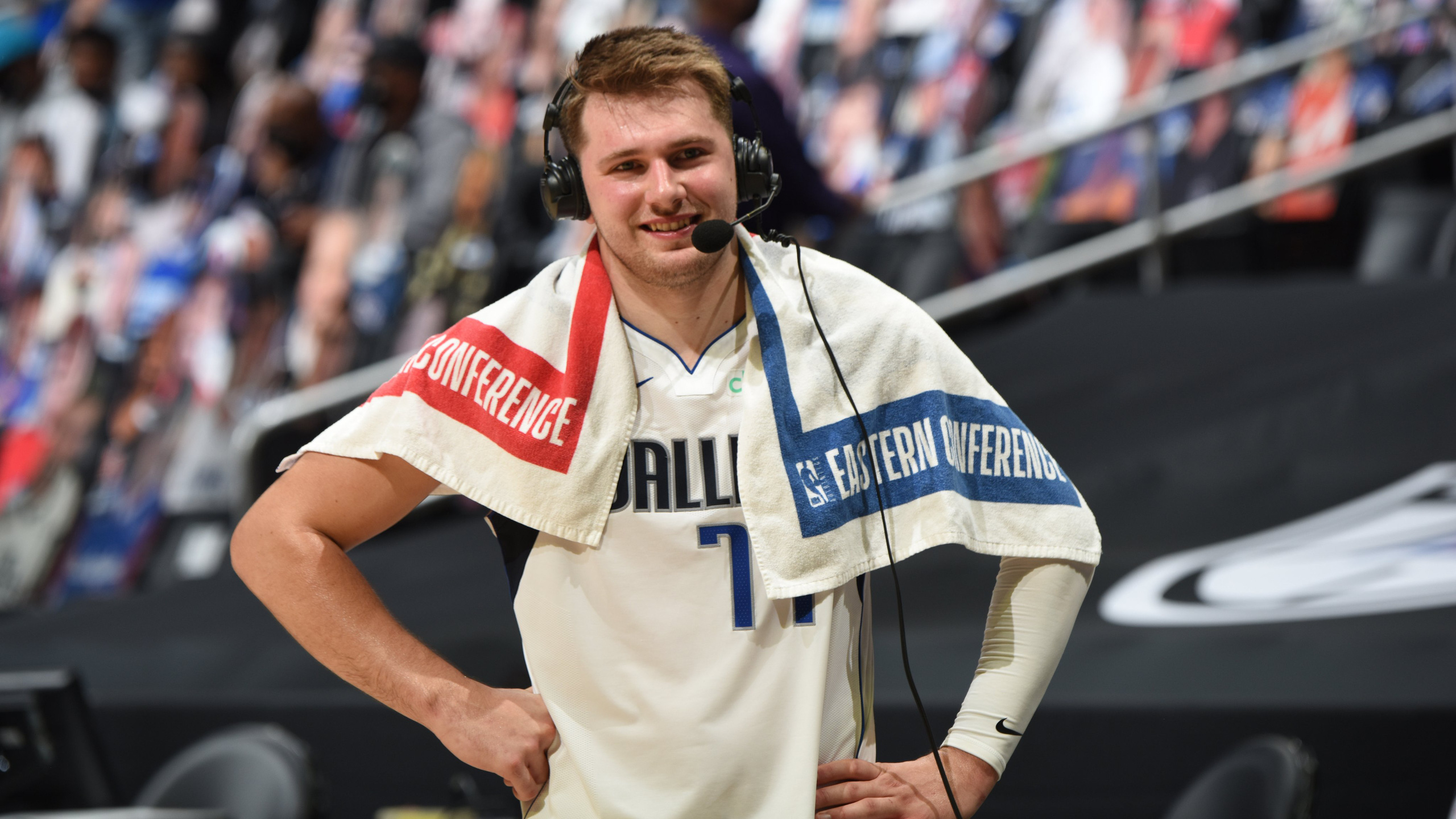 Đi vào lịch sử NBA, Luka Doncic đưa Dallas Mavericks chiếm lợi thế trước Los Angeles Clippers - Ảnh 1.