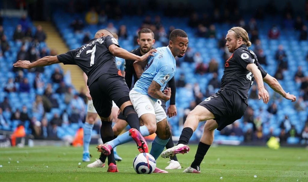 Man City &quot;hủy diệt&quot; Everton 5-0 trong ngày chính thức nâng cúp vô địch Ngoại hạng Anh - Ảnh 1.