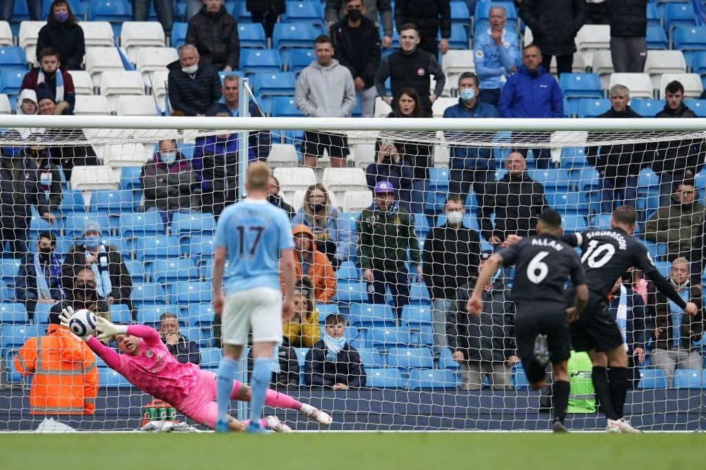 Man City &quot;hủy diệt&quot; Everton 5-0 trong ngày chính thức nâng cúp vô địch Ngoại hạng Anh - Ảnh 4.