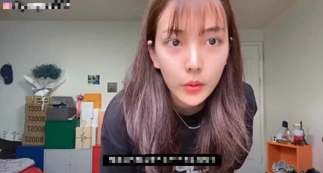 Thản nhiên khoe bộ sưu tập đồ lót và review trên sóng, nữ YouTuber nhận cái kết đắng ngắt sau đó - Ảnh 2.