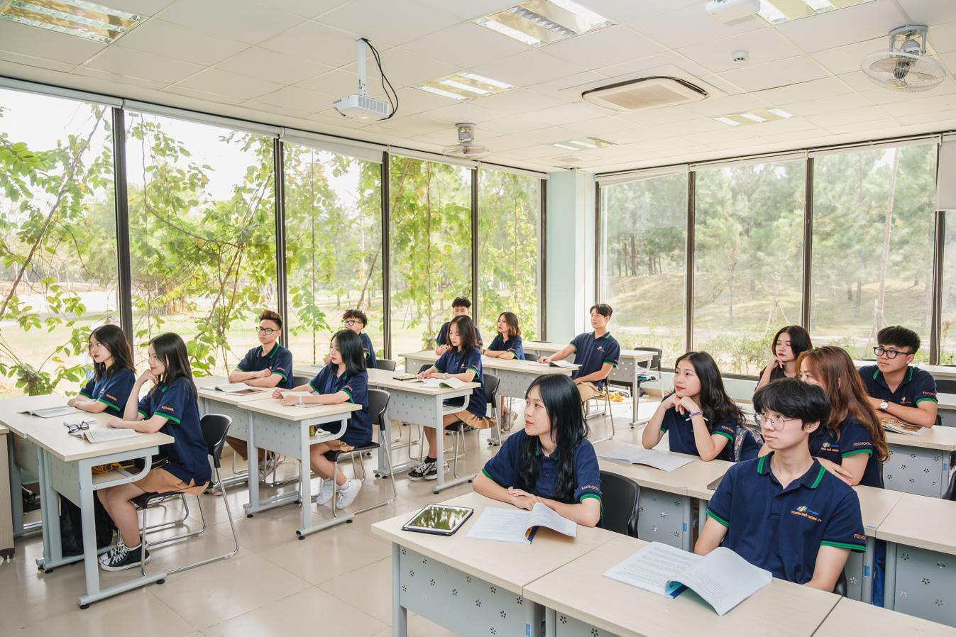 65% học sinh đạt chứng chỉ IELTS trước khi tốt nghiệp tại một trường THPT ở Hà Nội - Ảnh 1.
