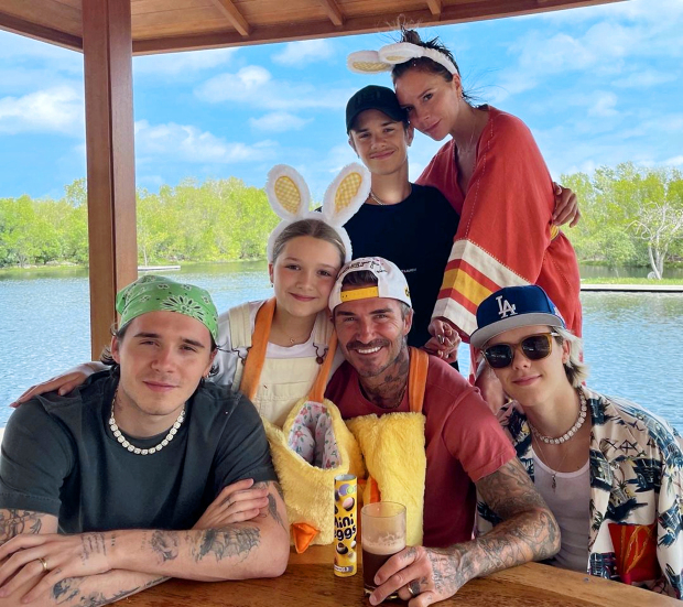 David Beckham kè kè bên bà xã khi cả hai cùng tới Mỹ, gây ấn tượng bằng loạt hành động cực ga lăng - Ảnh 3.