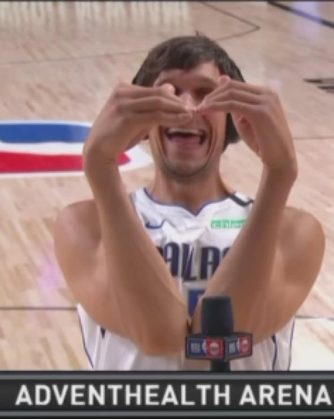 Boban Marjanovic: &quot;gã khổng lồ&quot; được yêu mến nhất tại NBA hiện tại - Ảnh 1.