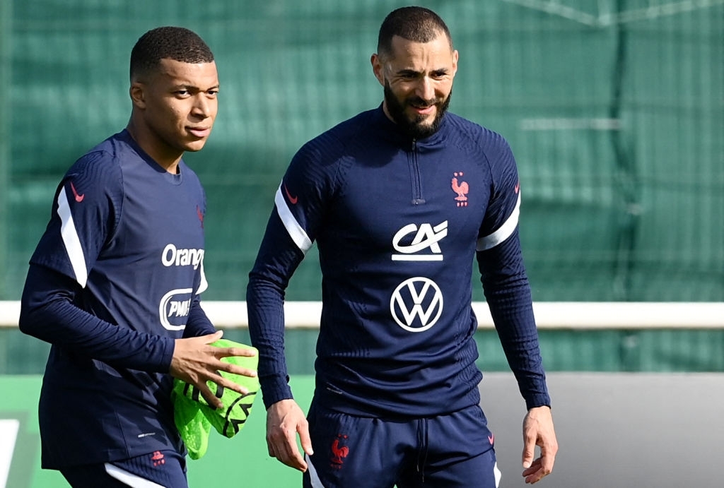 Benzema thân thiết với sao trẻ Mbappe trong đợt tập trung cùng tuyển Pháp - Ảnh 3.