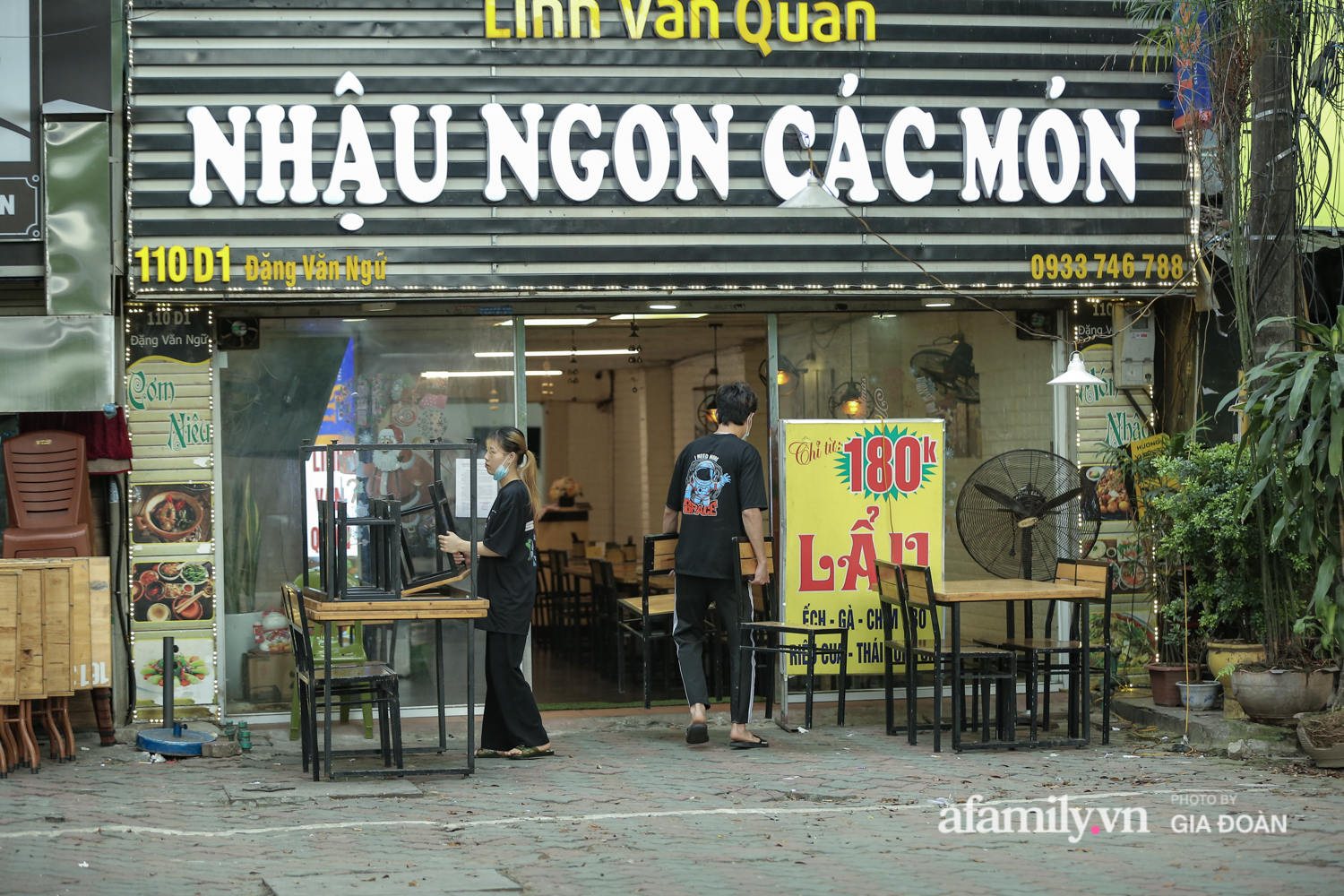 Hàng quán, trà đá vỉa hè Hà Nội nghiêm chỉnh chấp hành quy định đóng cửa phòng dịch - Ảnh 2.