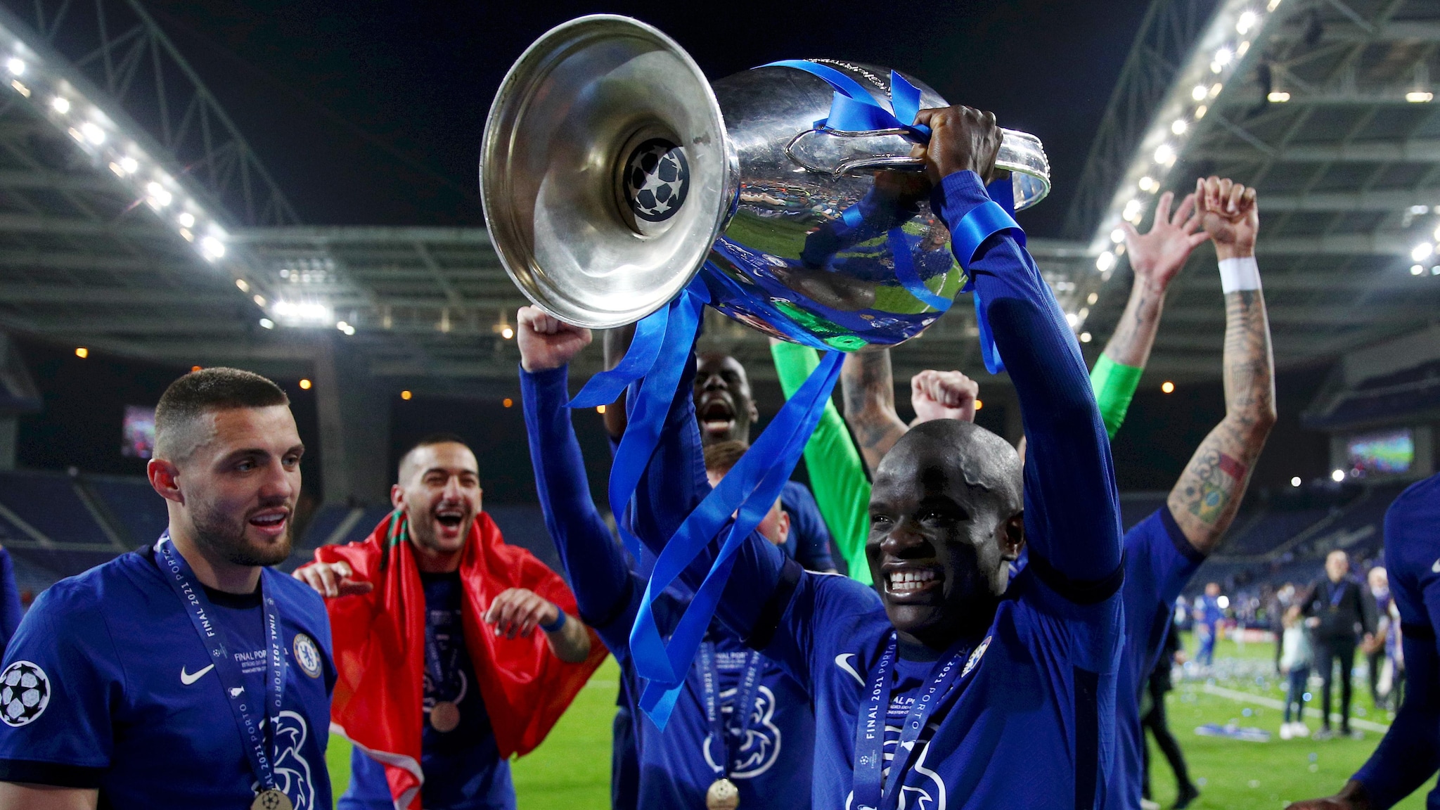 Nhìn lại sự nghiệp phi thường của N'golo Kante, "người nhét cả Man City vào túi"  - Ảnh 6.