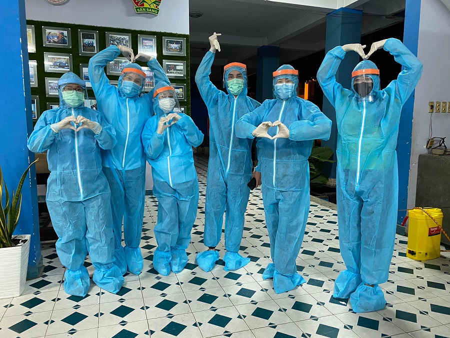 Nghệ sĩ đi vào tâm dịch làm tình nguyện: Sợ chứ nhưng nếu bị nhiễm thì đi cách ly - Ảnh 1.