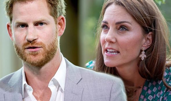 Hơn 27.000 người ký kiến nghị Harry bỏ tước hiệu và phản ứng của Công nương Kate trước vụ việc thu hút sự chú ý - Ảnh 3.