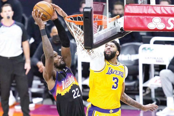 &quot;Đây là sứ mệnh của đôi vai tôi&quot;, LeBron James chia sẻ về việc gánh vác Lakers khi Anthony Davis chấn thương - Ảnh 3.