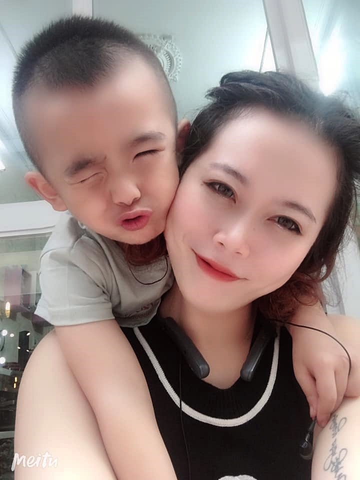 &quot;Cái khó ló cái khôn&quot;, hàng cắt tóc đóng cửa mùa dịch nên mẹ trẻ Hà Nội tận dụng bộ cắt lông pet để... cắt tóc cho con trai - Ảnh 1.