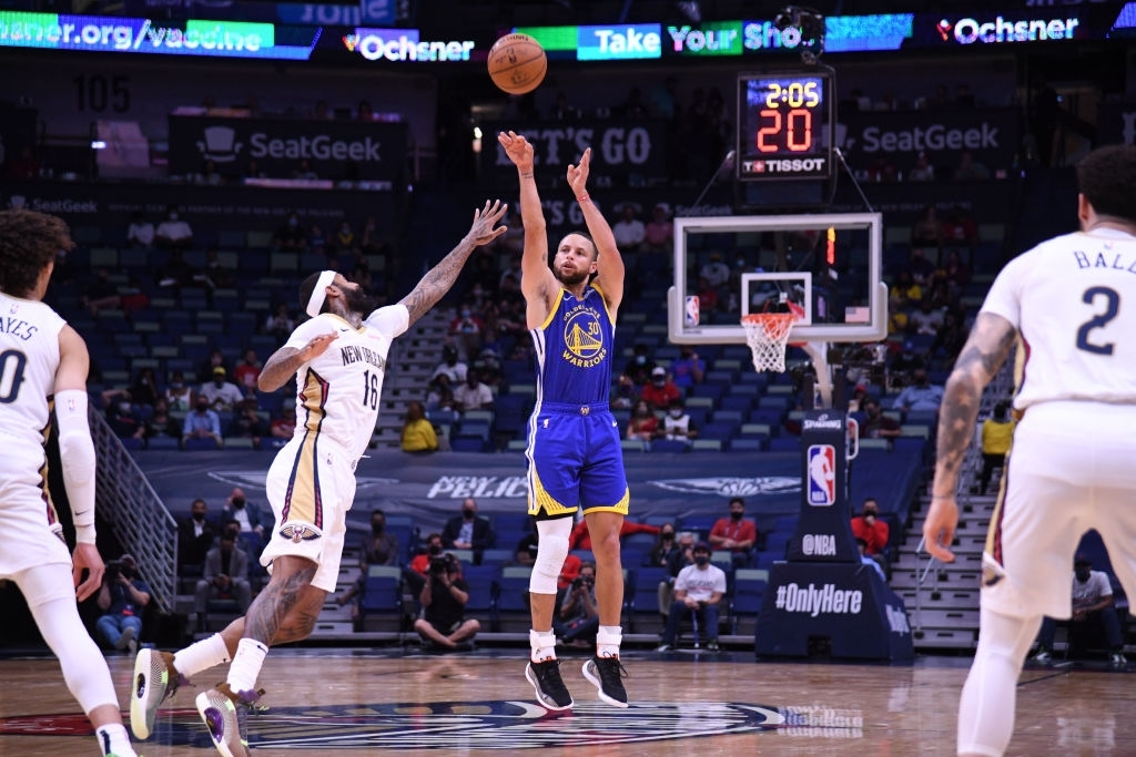 Ném 3 hơn cả đội New Orleans Pelicans cộng lại, Stephen Curry đưa Golden State Warriors đến chiến thắng 15 điểm - Ảnh 2.