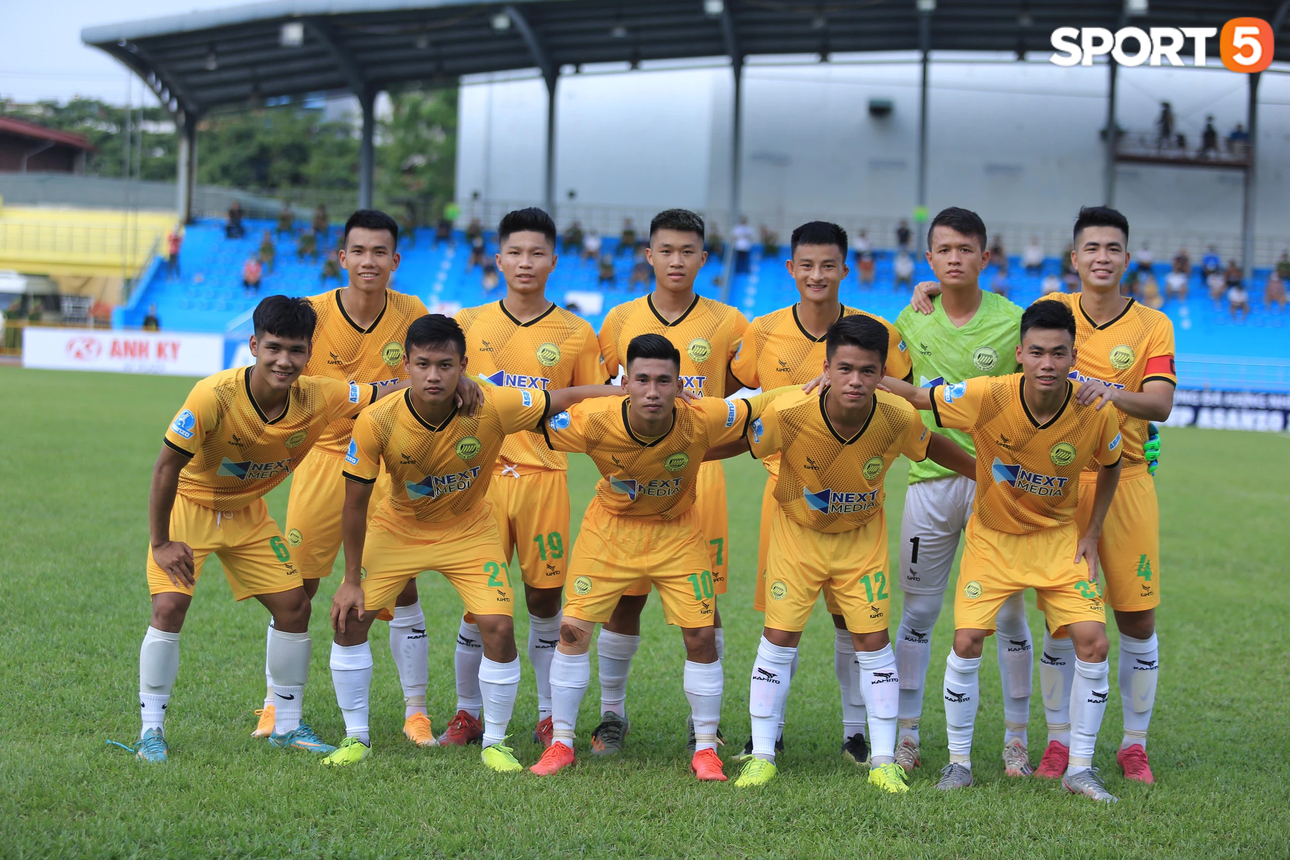 Hòa Bình FC chia điểm với Hải Nam Vĩnh Yên Vĩnh Phúc trong ngày khai mạc giải hạng Nhì 2021 - Ảnh 1.