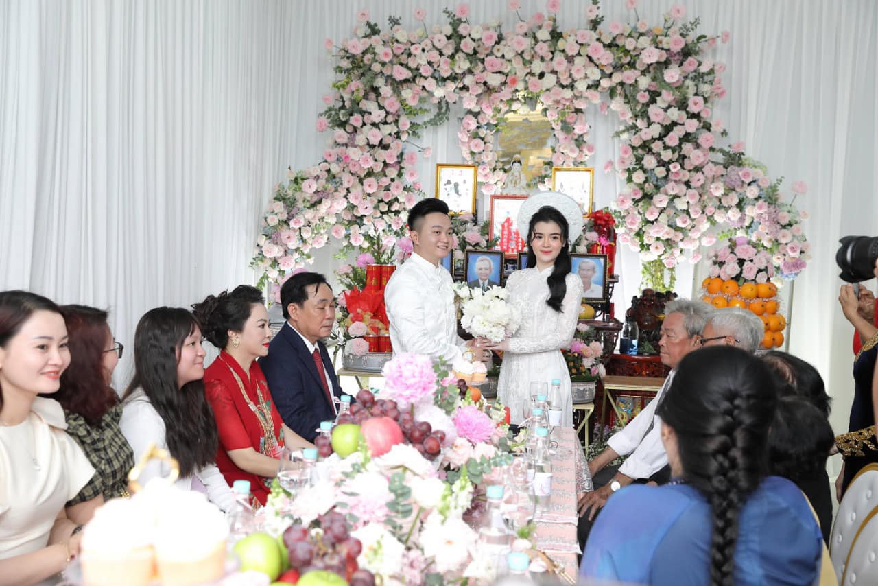 Con dâu nữ đại gia Phương Hằng: Học tại trường tư thục nổi tiếng ở TP.HCM, danh sách bạn bè toàn nhân vật showbiz đình đám - Ảnh 1.