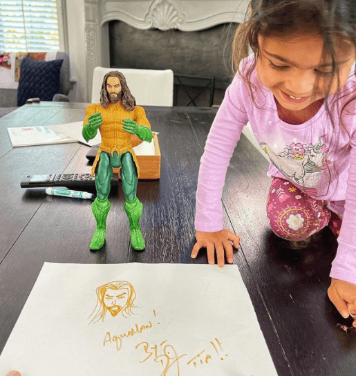 Con gái hâm mộ Aquaman, gã khổng lồ &quot;The Rock&quot; đã làm 1 việc mừng sinh nhật khiến con sướng rơn - Ảnh 2.