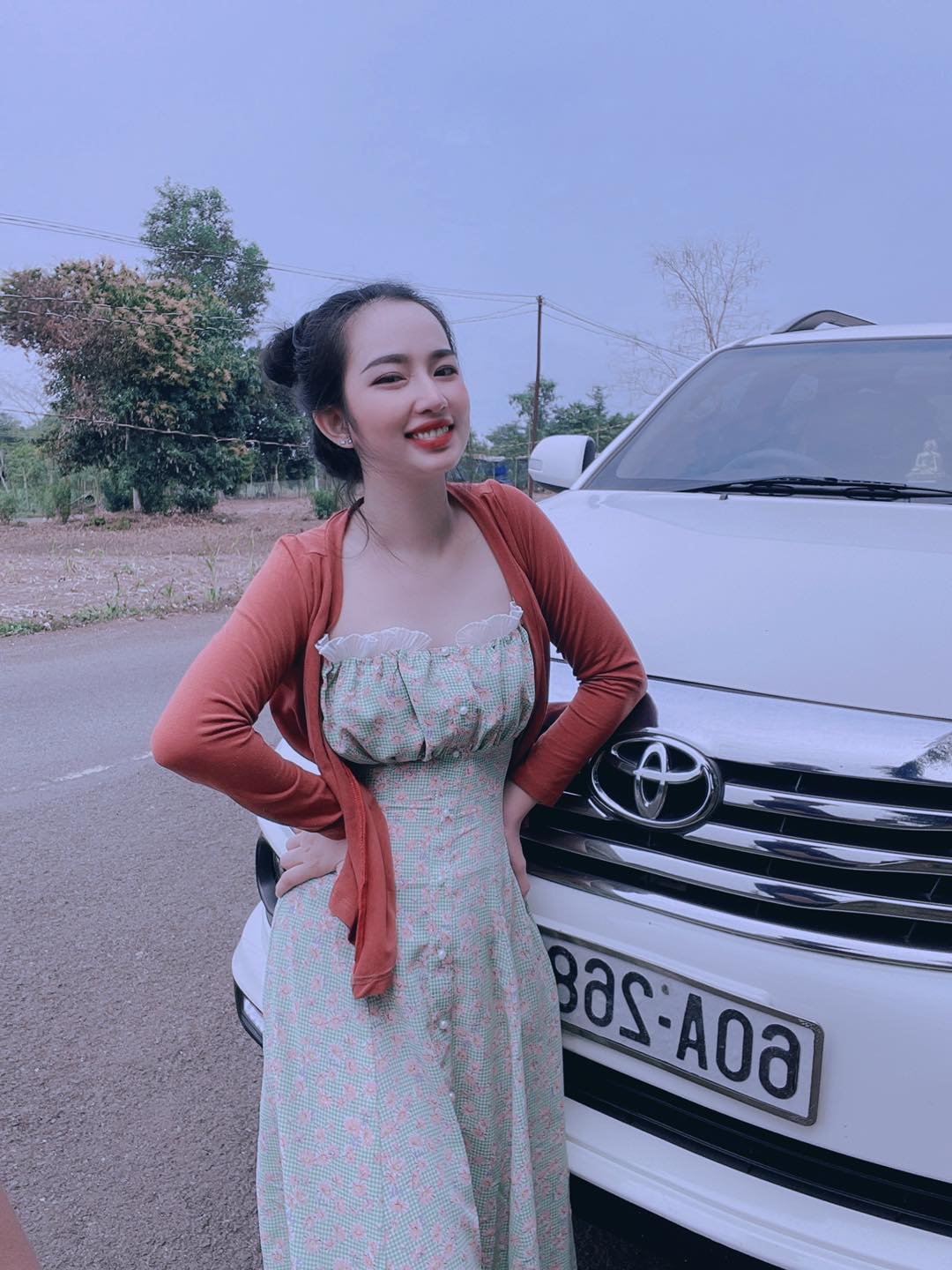 Em vợ Lê Dương Bảo Lâm xinh đẹp không kém hot girl - Ảnh 4.