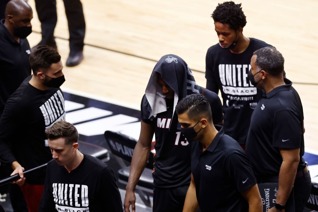 Bam Adebayo cần làm gì để vực dậy con tàu đắm Miami Heat? - Ảnh 1.