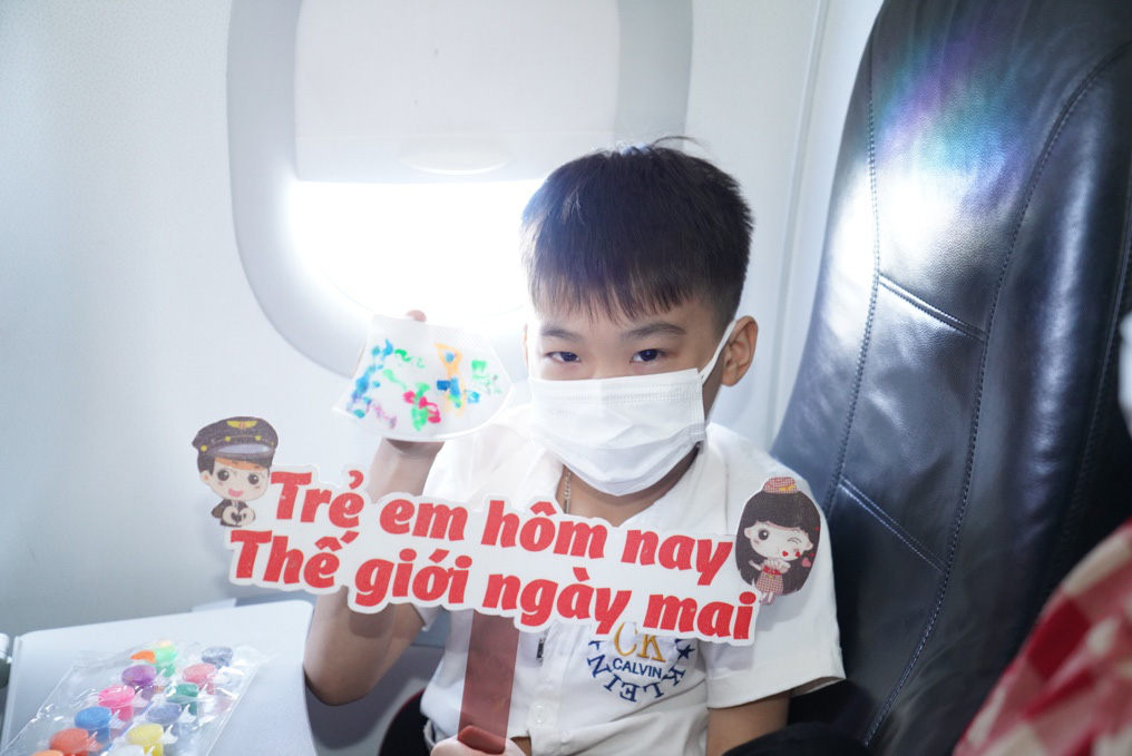 Cùng Vietjet lan toả niềm vui trên chuyến bay nhân ngày 1/6 - Ảnh 2.