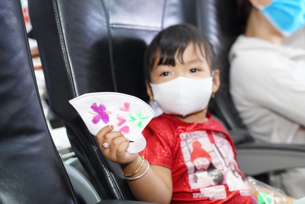 Cùng Vietjet lan toả niềm vui trên chuyến bay nhân ngày 1/6 - Ảnh 3.