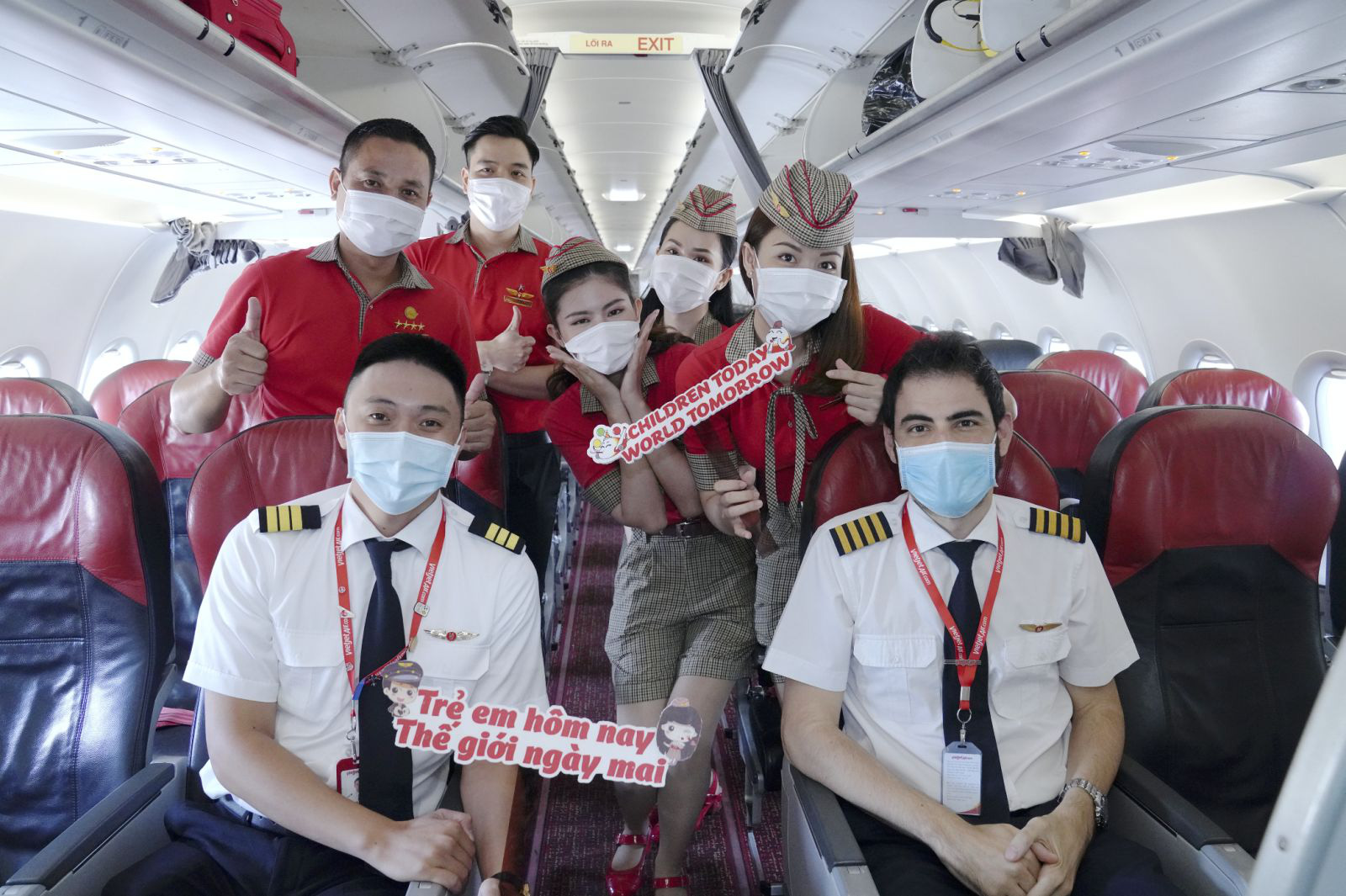 Cùng Vietjet lan toả niềm vui trên chuyến bay nhân ngày 1/6 - Ảnh 5.