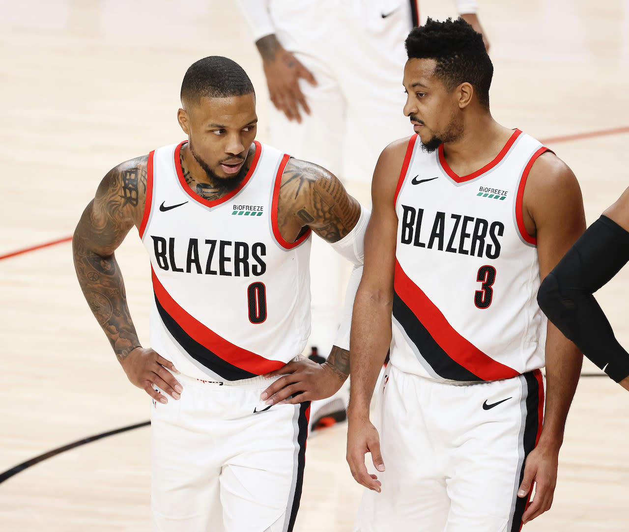 Tương lai bất định đang chờ đợi CJ McCollum cùng Portland Trail Blazers - Ảnh 1.