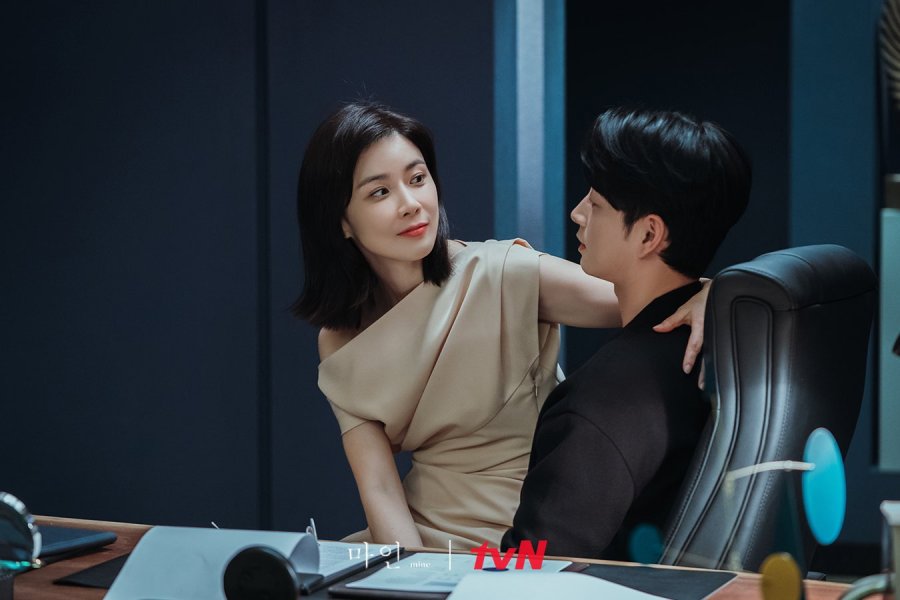 3 màn trả thù chồng khét lẹt của hội chính thất phim Hàn, chị em xem mà học tập liền tay! - Ảnh 2. 3 màn trả thù chồng khét lẹt của hội chính thất phim Hàn, chị em xem mà học tập liền tay! - Ảnh 2.