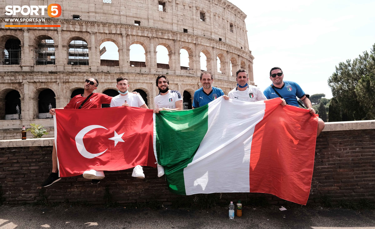 &quot;Độc&quot; từ nước Ý: Cận cảnh giấy xét nghiệm Covid-19 của fan đến xem khai mạc Euro 2020 - Ảnh 6.