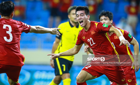 NGAY LÚC NÀY: Jack và cả showbiz đang đồng loạt gọi tên Tiến Linh sau bàn thắng mở tỷ số cho đội tuyển Việt Nam! - Ảnh 2.