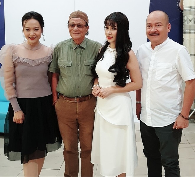 Diễn viên Việt Trinh khóc hết nước mắt, chia sẻ về dự định cuối cùng của đạo diễn Lê Cung Bắc vài ngày trước khi mất - Ảnh 4.