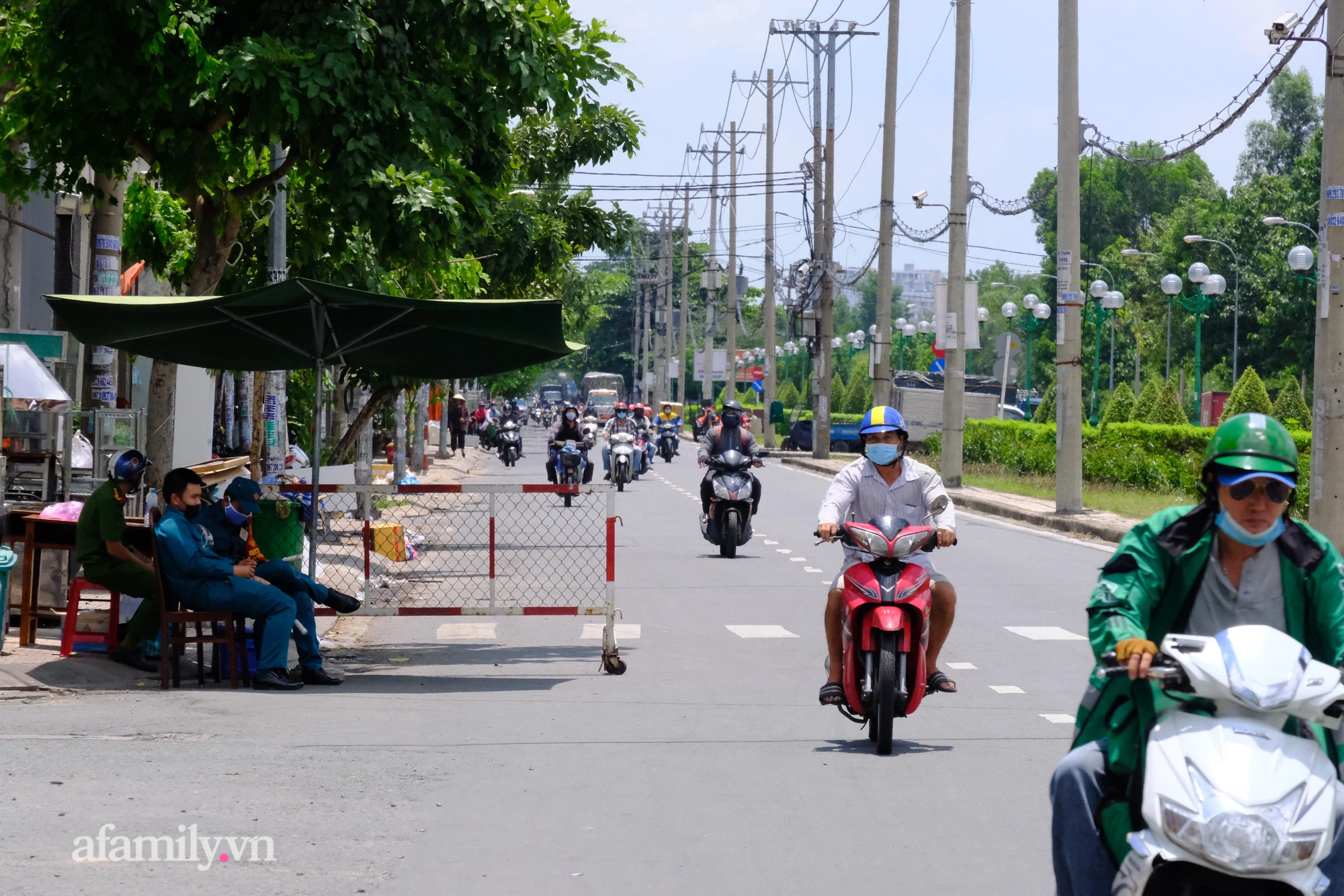 CHÍNH THỨC: Sẽ giãn cách thêm 14 ngày toàn TP.HCM theo Chỉ thị 15 để phòng chống dịch COVID-19 - Ảnh 1.