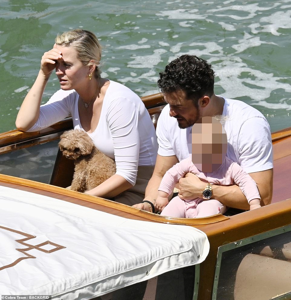 Katy Perry và Orlando Bloom đưa con gái đi du thuyền, dân tình chỉ để ý đến biểu cảm khó ở làm rộ nghi vấn toang của cặp đôi - Ảnh 2.