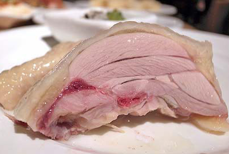 Thịt chín rồi vẫn có màu hồng là do luộc bằng nước bẩn, nguy cơ ung thư cao: Chuyên gia phản bác thế nào? - Ảnh 2.