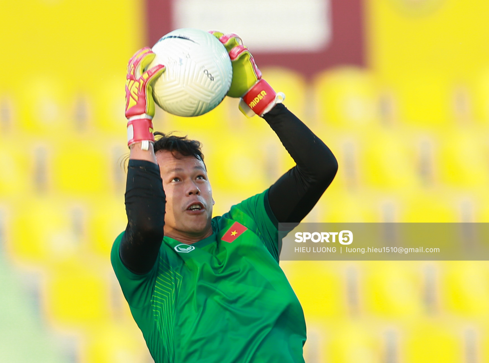 Văn Hậu ngẫu hứng thực hiện tuyệt kỹ &quot;rabona&quot; ở buổi tập của tuyển Việt Nam - Ảnh 7.