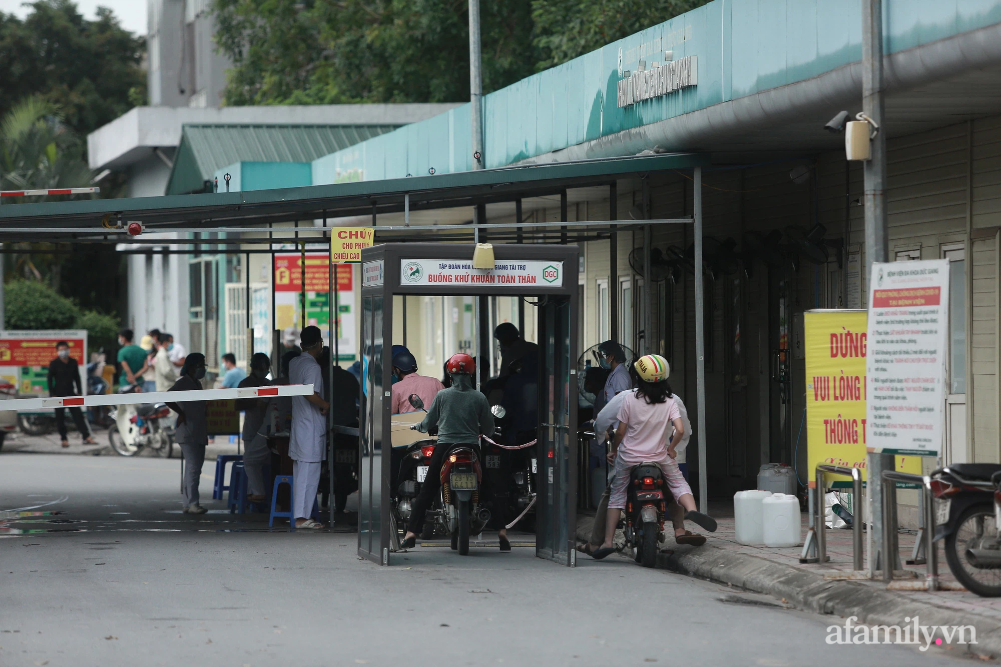 Bệnh viện Đa khoa Đức Giang tạm thời không tiếp nhận bệnh nhân tới khám và điều trị từ sáng 15/6 - Ảnh 2.