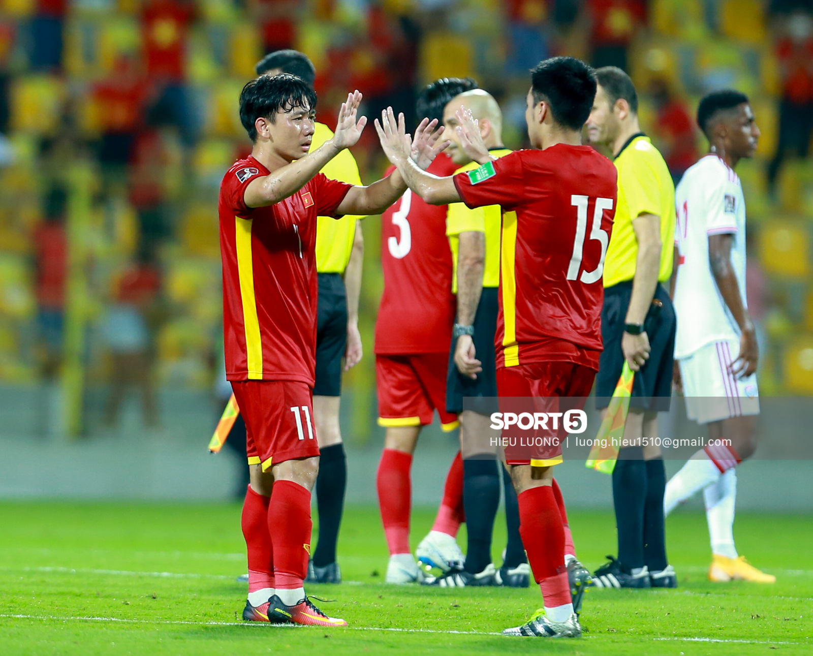 HLV Park Hang-seo thúc giục tuyển Việt Nam tấn công tổng lực UAE ở phút cuối - Ảnh 10.