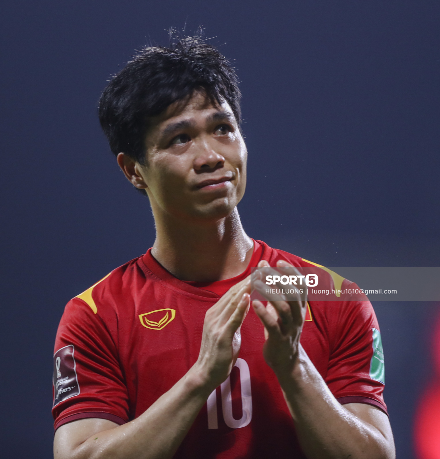Ban huấn luyện UAE xếp hàng, vỗ tay động viên tuyển Việt Nam sau thất bại - Ảnh 3.