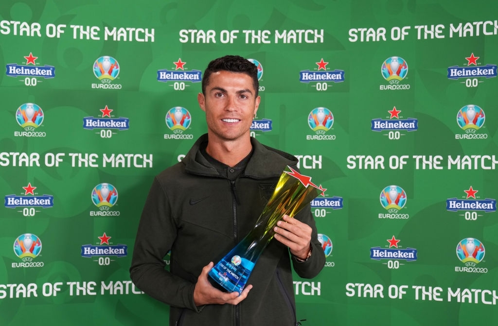 Ronaldo tỏ thái độ không hài lòng, lắc đầu quầy quậy khi thấy đồng đội trong đường hầm - Ảnh 3.