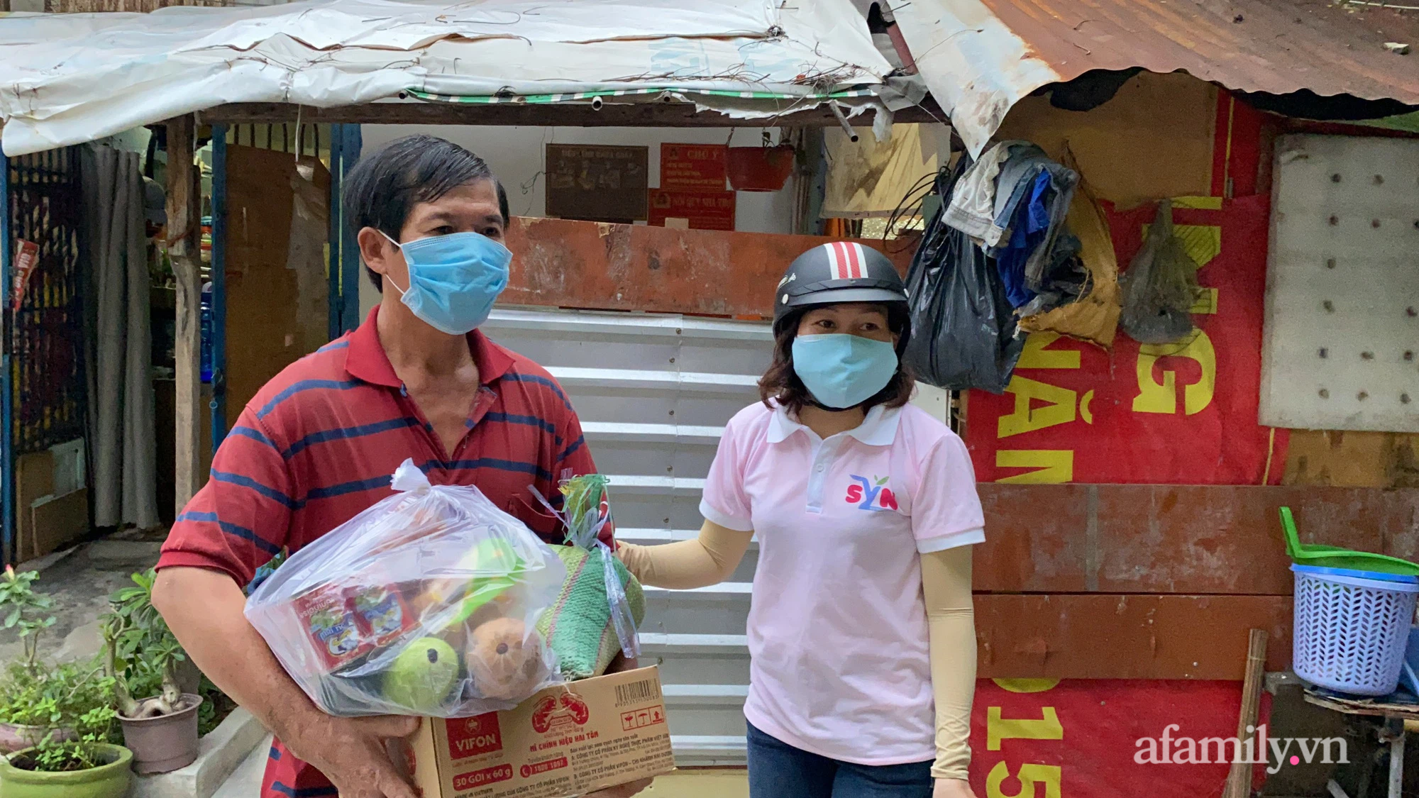 Sài Gòn &quot;bị thương&quot; vì COVID-19, người miền Tây tặng khoai lang tím, mang 7 tấn quà quê lên &quot;góp gạo thổi cơm&quot; tương trợ - Ảnh 11.