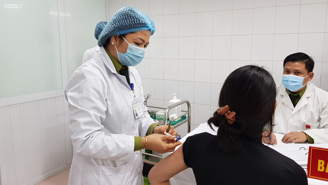 Hà Nội kêu gọi người dân, cơ quan, doanh nghiệp ủng hộ kinh phí mua vaccine phòng COVID-19 - Ảnh 1.