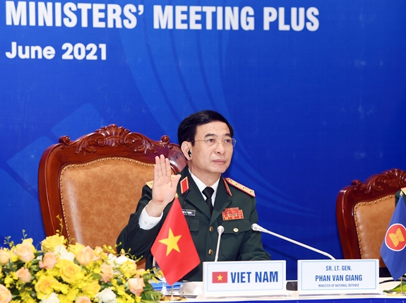 Bộ trưởng Bộ Quốc phòng Phan Văn Giang tham dự ADMM+ lần thứ 8 - Ảnh 1.