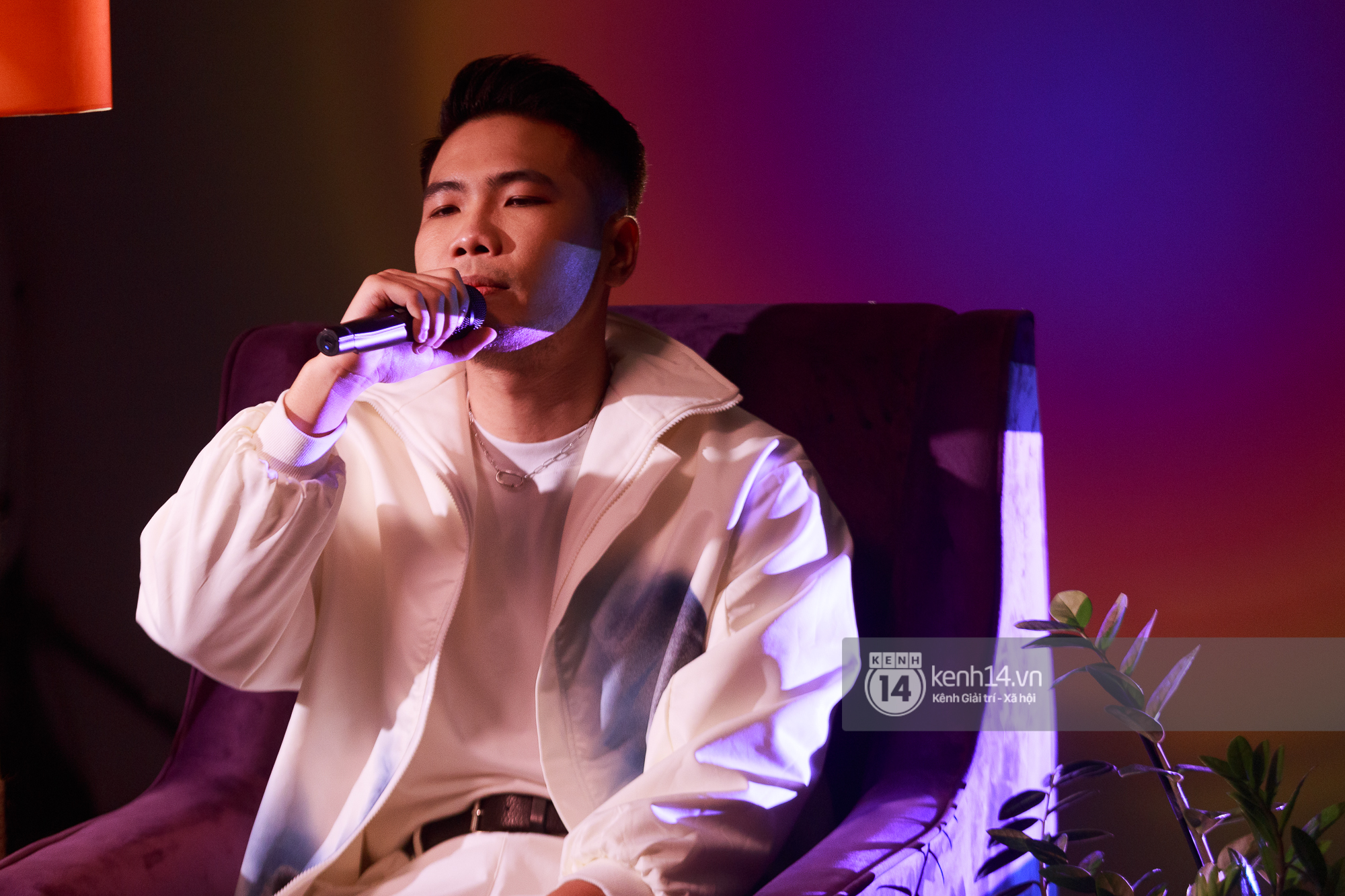 Dương Hoàng Yến một mình cân màn live ca khúc mới khi thiếu Đạt G, Phúc Du cực chill khi rap sản phẩm hay nhất Trạm Cảm Xúc - Ảnh 9.